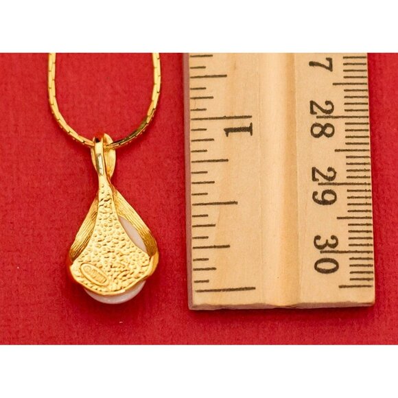 Mermaid Gold Tone Faux Pearl Necklace 18 Inch by Avon F20 - Picture 4 of 4